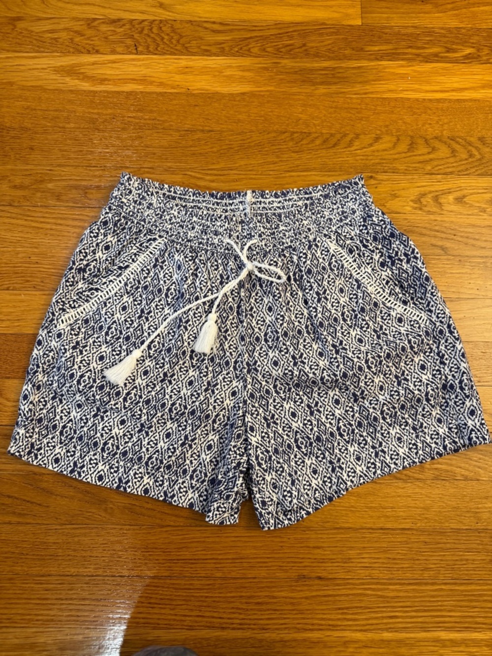 Briggs Linen Blend Pull-On Shorts in Blue/White Geometric - Size Medium NWOT